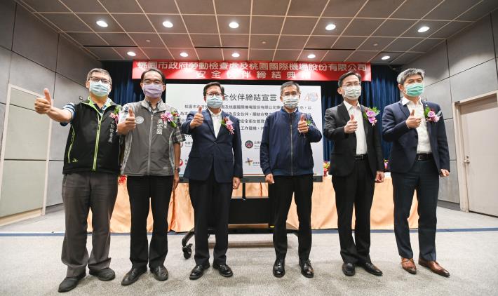 市長與貴賓一同合影