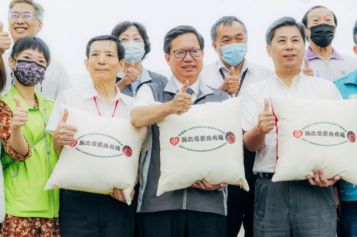 鄭市長肯定施比受更為有福的理念，感謝台灣林登山社會福利基金會捐贈監視器，守護桃園教養院的安全