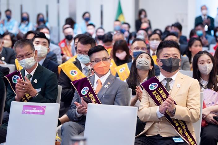 各縣市不動產仲介經紀商業同業代表出席頒獎典禮