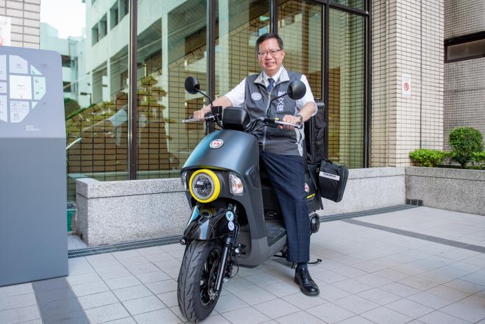 鄭市長試乘機車