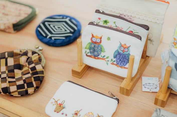 手作品展售空間販售許多精美商品
