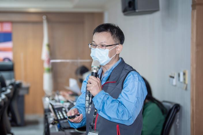水務局同仁進行簡報說明