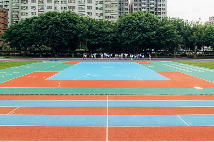 整建工程改善籃球場及綜合球場壓克力面層