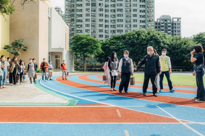 高副市長視察工程完工情形