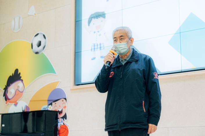 高副市長表示，慈文國小提供優質的校園環境，讓學童成長與學習更快樂