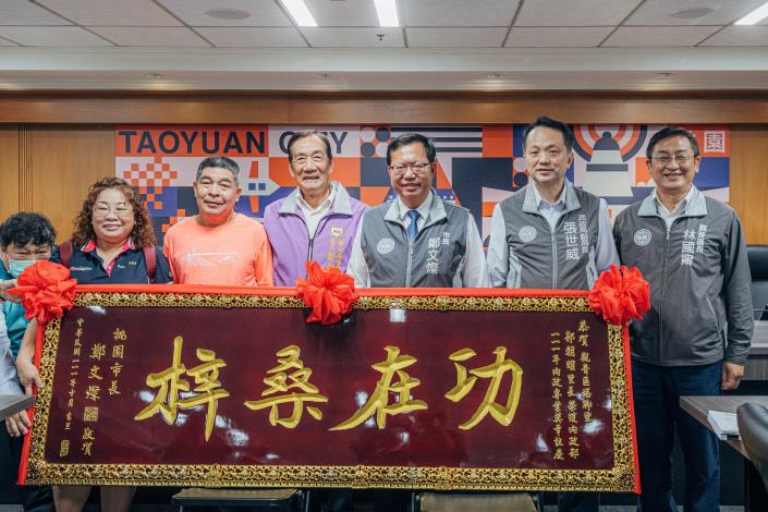 郭朝明里長任內成立守望相助隊，改善鄰里治安，獲得內政專業獎章肯定