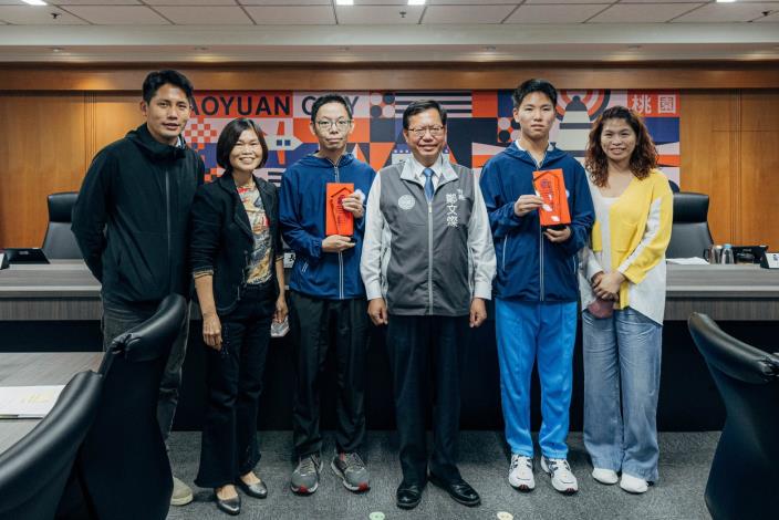 鄭市長表揚世界象棋錦標賽與快棋公開賽獲獎選手，並期勉選手再創佳績