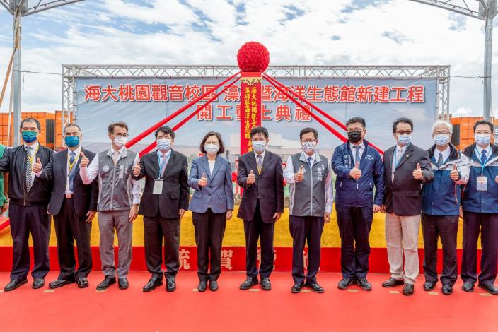 與會貴賓一同合影