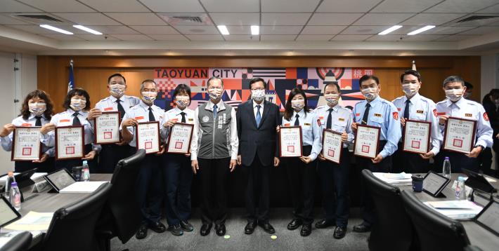 市長頒發榮譽狀，感謝各隊對地方治安的重要貢獻