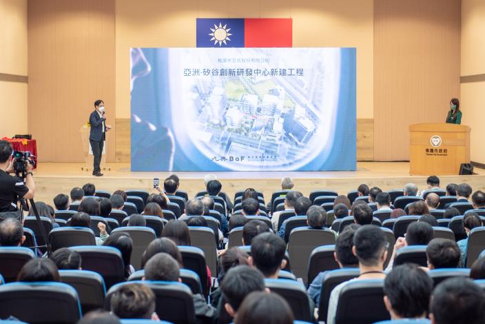 建築師程景煌說明工程設計