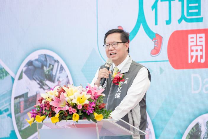 鄭市長致詞表示，大溪國小通學步道預計112年改善完成，打造無障礙環境，兼顧大溪老街悠活漫步動線