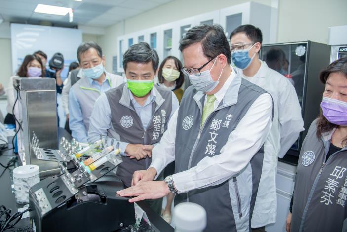 市長操作儀器設備