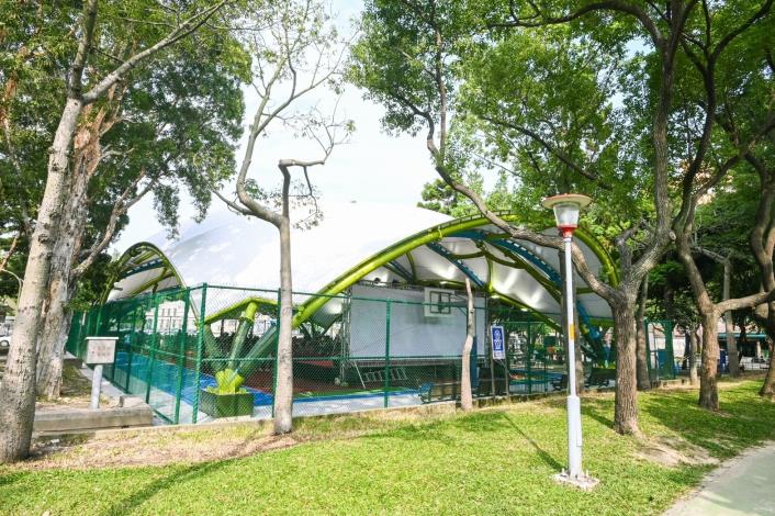 延平公園為典型親子公園，公園內樹木生長茂密