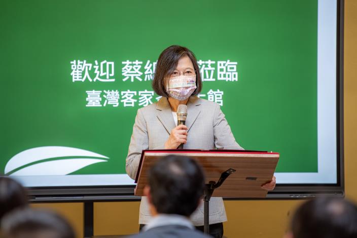 蔡總統感謝所有夥伴的努力，使臺灣客家茶文化館為浪漫台三線帶來新亮點