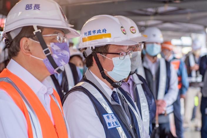 鄭市長與交通部長王國材聽取工程簡報
