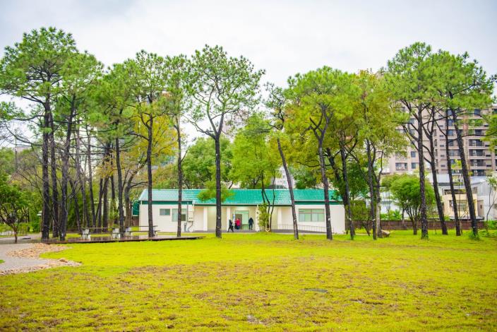 大湳森林公園總面積達16.6公頃，市府不僅保留營區內既有的3千多棵樹木，並復育自然物種，將其打造為「都市綠洲」