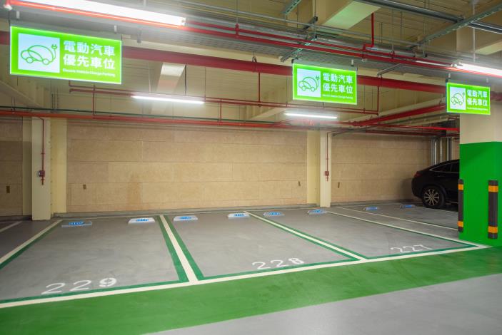 停車場內規劃電動車席位