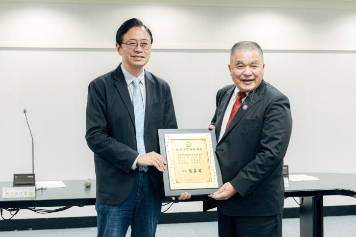 張市長在儀式上表彰公會善舉
