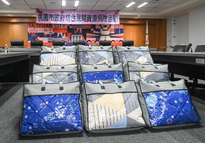 世外桃源文教公益基金會捐贈市值約70萬元的953件雙人保暖被