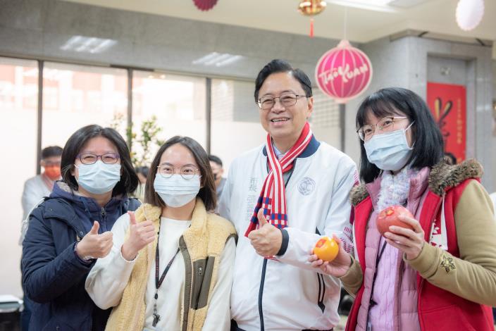 市長與局處同仁合影