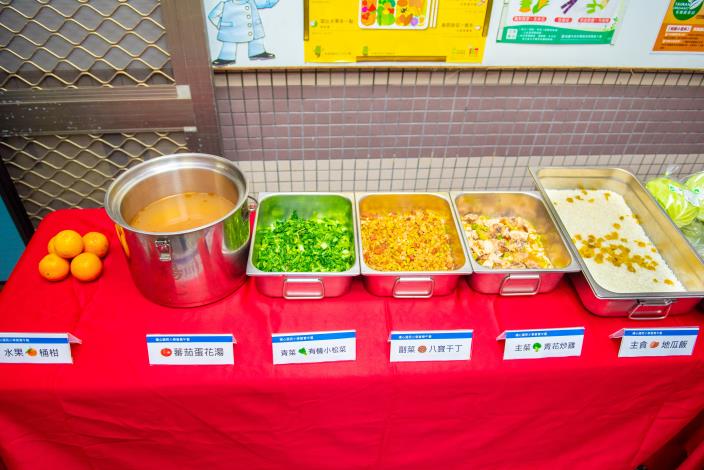 營養午餐菜色均衡，且不重油、不重鹽、味道適中