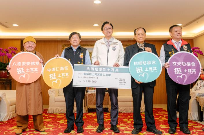 市長與宗教團體代表合影