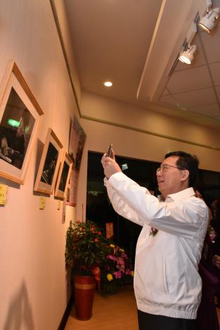 鄭市長出席施美鈴「珠夢趣影」攝影展開幕茶會