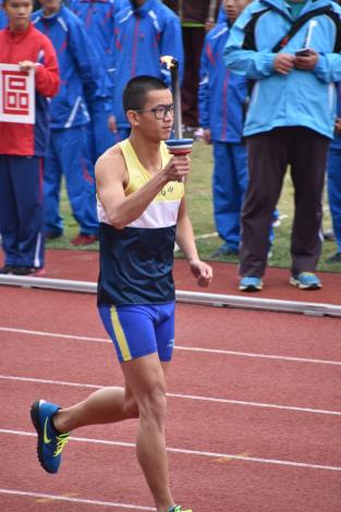 出席中小學聯合運動會開幕典禮　鄭市長：推動全民體育　落實照顧優秀選手、教練及教師||