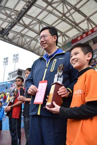 出席中小學聯合運動會開幕典禮　鄭市長：推動全民體育　落實照顧優秀選手、教練及教師||