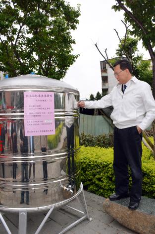 經濟部啟動「供五停二」第三階段限水  鄭市長：全市495里、600個供水點供民眾使用，獨居老人由社會局送水到府服務
