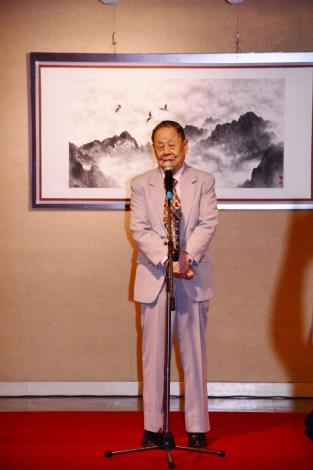 出席王獻亞九十歲畫展 鄭市長：為文化國寶大師祝壽，珍惜黑貓中隊文化資產-1