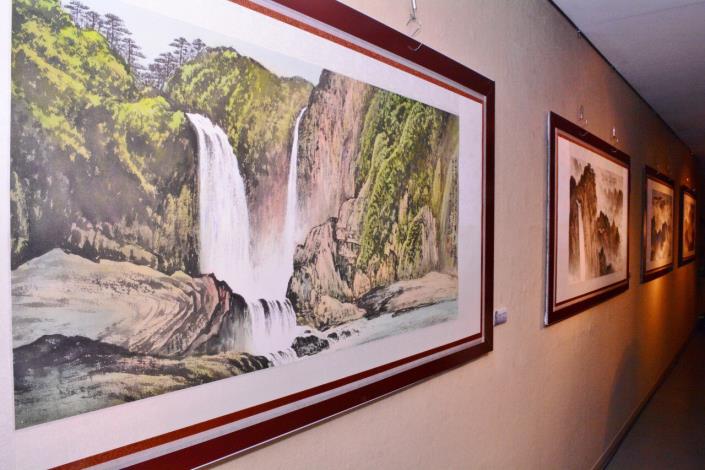 出席王獻亞九十歲畫展 鄭市長：為文化國寶大師祝壽，珍惜黑貓中隊文化資產-3