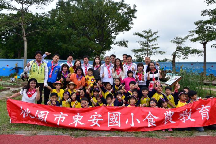 校園小農夫記者會  鄭市長：打造東安國小成為推動食農教育的示範點，從農場到餐桌，讓食材身分證可以落實