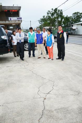 視察富林里集會所地坪修繕工程 鄭市長：重新規劃增設採光罩、遮雨棚或止滑地磚，讓里民使用更方便