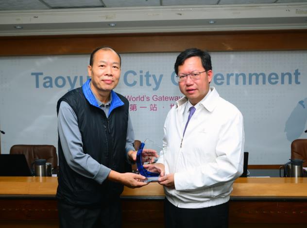 104年各機關績優事務人員  鄭市長：感謝基層同仁辛勞，持續加強執行商品標示稽核業務