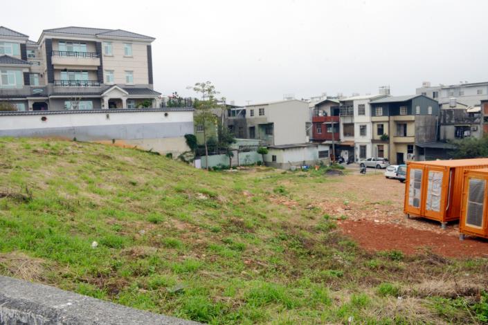 視察楊梅區新榮里兒五公園新闢工程 鄭市長：利用高低差做成鄰里特色公園||