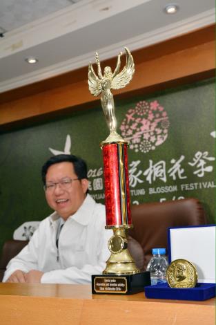 鄭市長接見光啟高中獲俄羅斯莫斯科阿基米德國際發明展師生，肯定優異表現