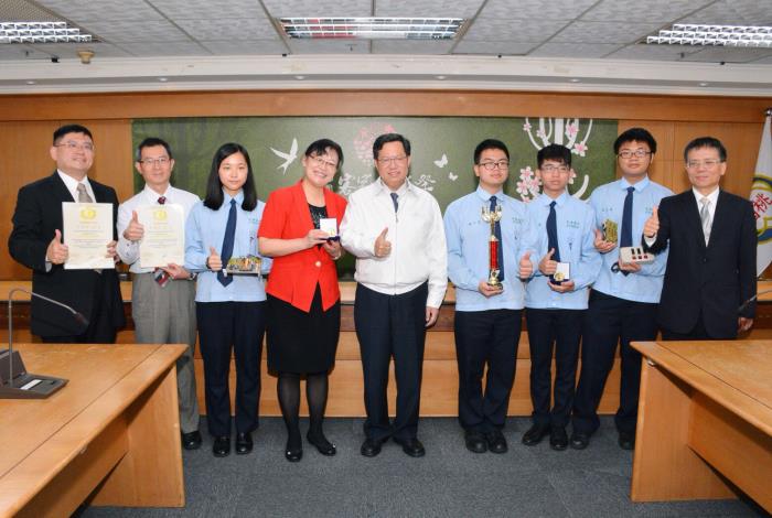 鄭市長接見光啟高中獲俄羅斯莫斯科阿基米德國際發明展師生，肯定優異表現