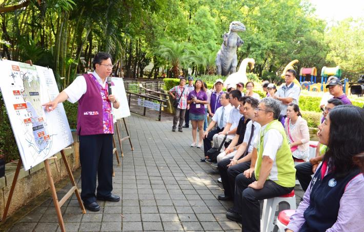 視察虎頭山全齡友善無障礙坡道  鄭市長：打造虎頭山都會生態公園友善環境，提供市民遊憩景點
