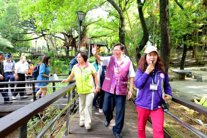 視察虎頭山全齡友善無障礙坡道  鄭市長：打造虎頭山都會生態公園友善環境，提供市民遊憩景點