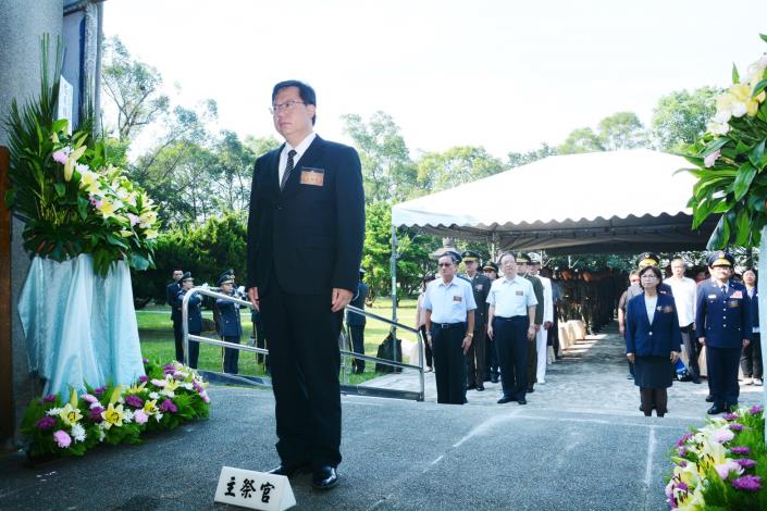 105年秋祭致祭  鄭市長：緬懷烈士精神，向軍警消致上敬意