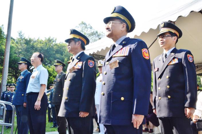105年秋祭致祭  鄭市長：緬懷烈士精神，向軍警消致上敬意