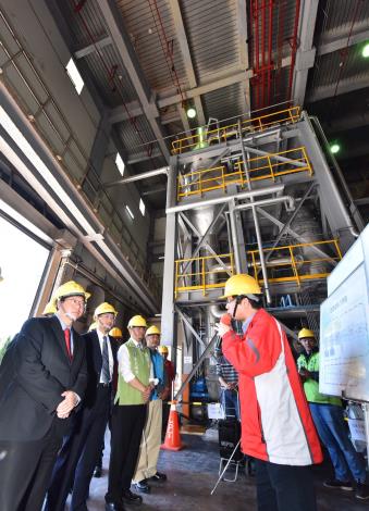 參訪「華映公司廢水全回收系統」 鄭市長期許更多企業加入綠色行動，實現環保價值