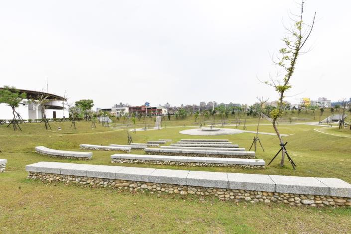 視察「桃園區風禾公園改善規劃及中路重劃區工程宗地回填」 鄭市長：改善公園設施，提升公園使用率