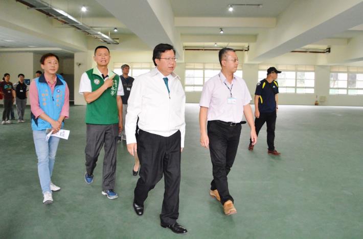 視察八德國中活動中心設備工程 鄭市長：建構優質教學環境，營造與社區共榮共享的校園