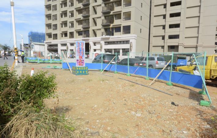 視察中路三段119地號停六停車場用地興建「中興市民活動中心」 鄭市長：「中興市民活動中心」以250坪規劃設計，提高活動中心使用率