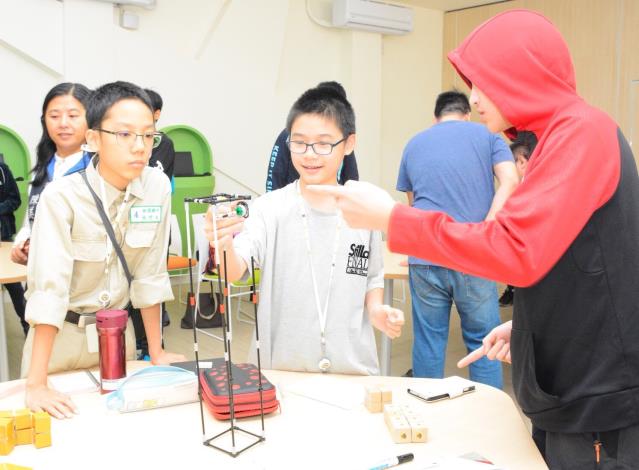 桃園市自主學習3.0實驗室揭牌 鄭市長：期許桃園國中成為推動自主學習的標竿，為教育帶來更多想像