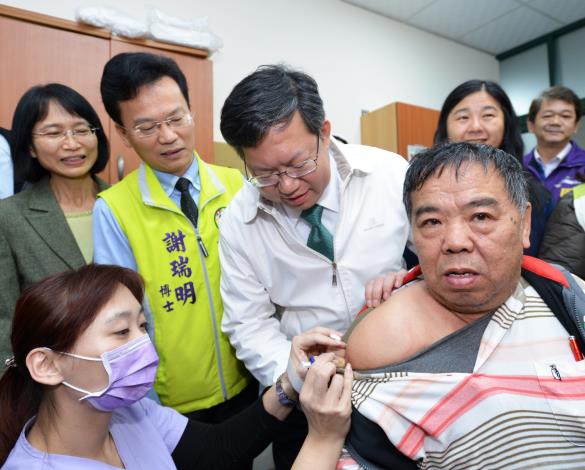 訪視老人新型肺炎鏈球菌結合型疫苗接種情形 鄭市長：新型肺炎鏈球菌結合型疫苗有效提高免疫力，請市民多多接種|