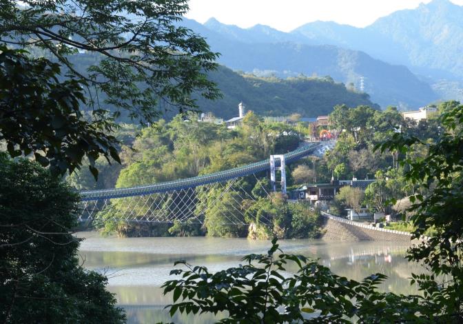 復興新溪口吊橋跨越大漢溪到角板山台地