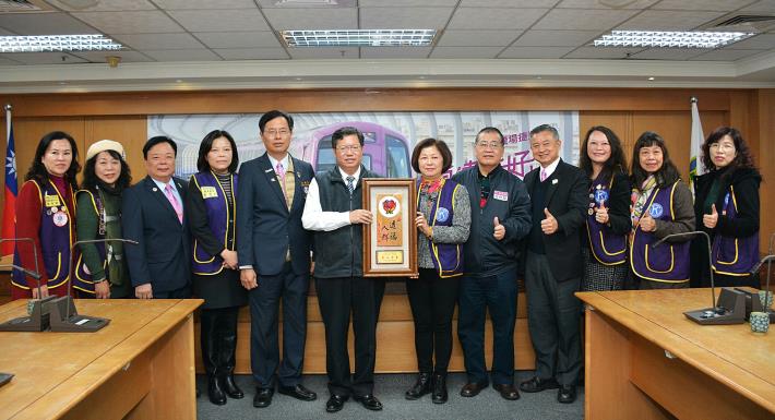 永川牛肉麵店復康巴士捐贈儀式 鄭市長：感謝永川牛肉麵店熱心公益，形成「善的循環」